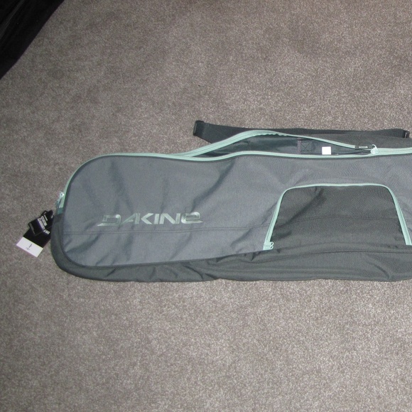 dakine snowboard bag canada